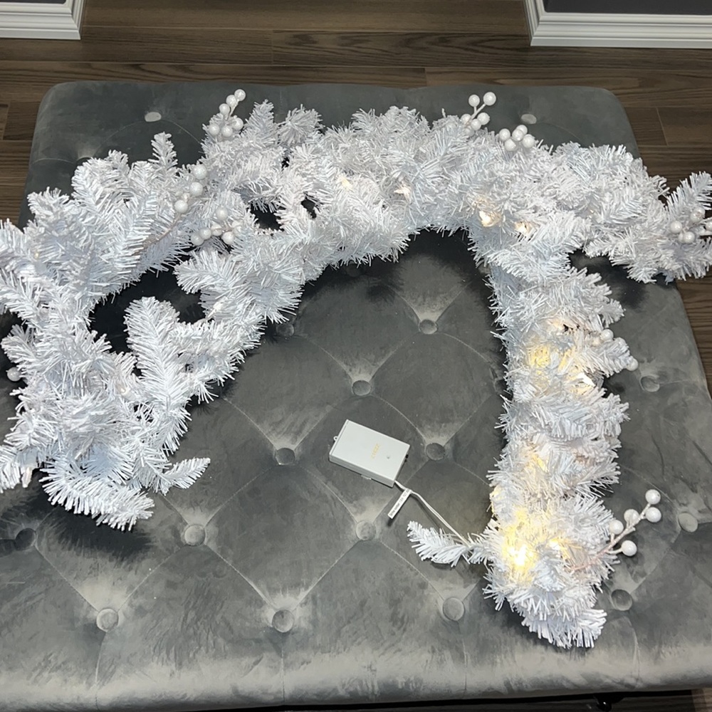 White light up garland